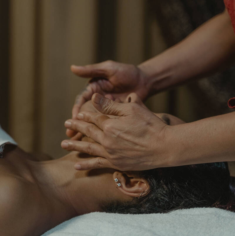 Tratamiento facial de hidratación en spa